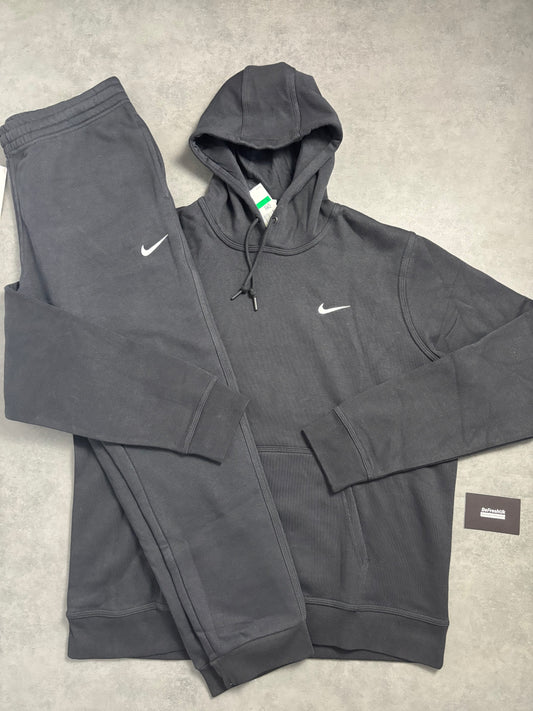 BLACK NIKE CLUB FLEECE TRACKSUIT